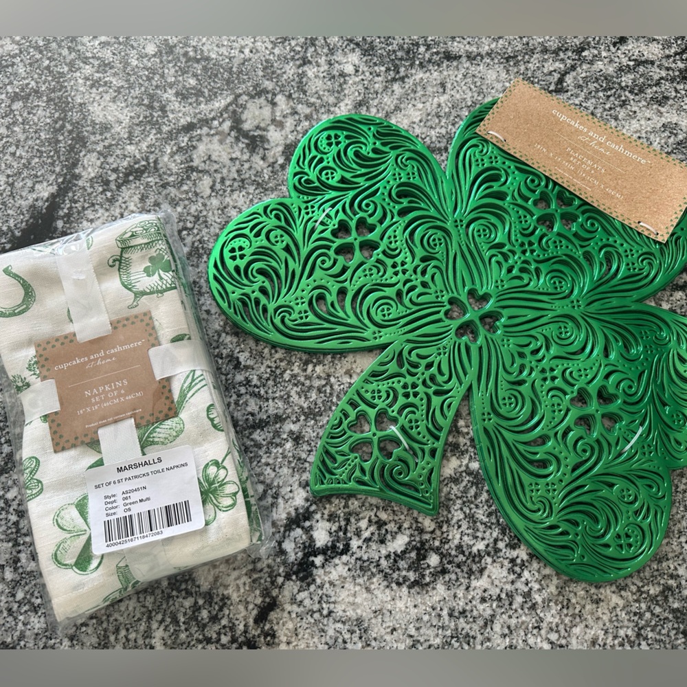 Cupcakes & Cashmere Green Placemats and Napkins